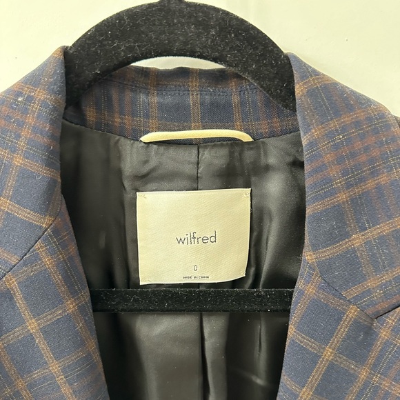 Aritzia Wilfred Margaux Blazer and matching skirt SET - Picture 6 of 8